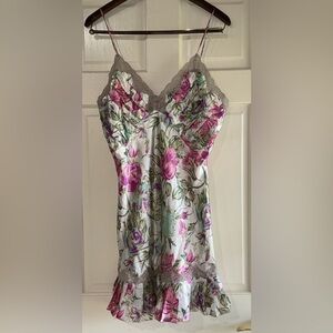 VTG 80’s Victoria’s Secret Gold Label Lace Detail Slip Dress Large Pleated Women